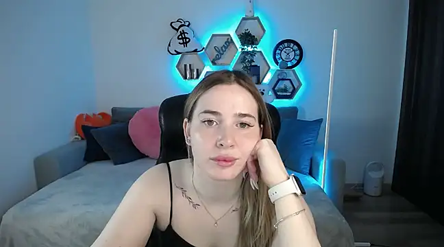 SabrinViolet online show from March 12, 2025, 9:02 am