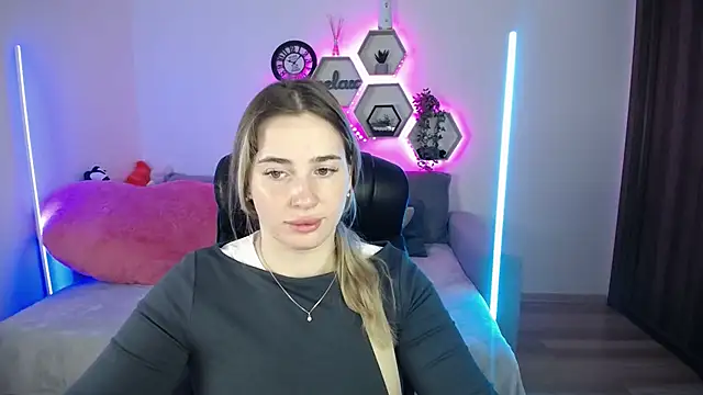 SabrinViolet online show from October 7, 2025, 8:11 am