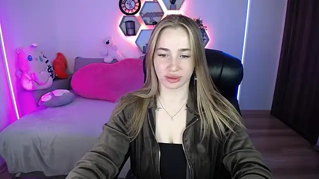Snapshot of SabrinViolet chatting on May 9, 2026, 8:08 am SabrinViolet online show from May 9, 2026, 8:08 am
