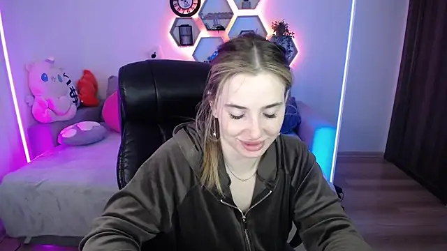 Snapshot of SabrinViolet chatting on May 12, 2026, 8:11 am SabrinViolet online show from May 12, 2026, 8:11 am