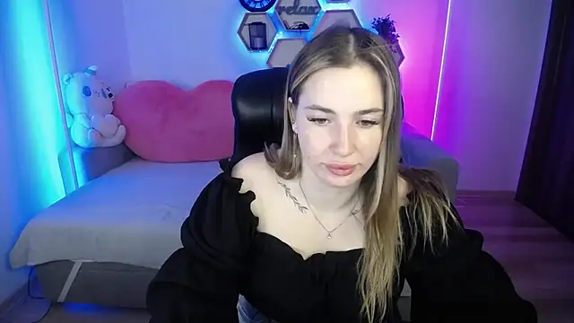 Snapshot of SabrinViolet chatting on July 1, 2026, 8:05 am SabrinViolet online show from July 1, 2026, 8:05 am