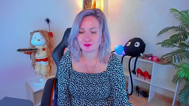 Snapshot of AriFleow chatting on October 10, 2025, 11:53 am AriFleow online show from October 10, 2025, 11:53 am