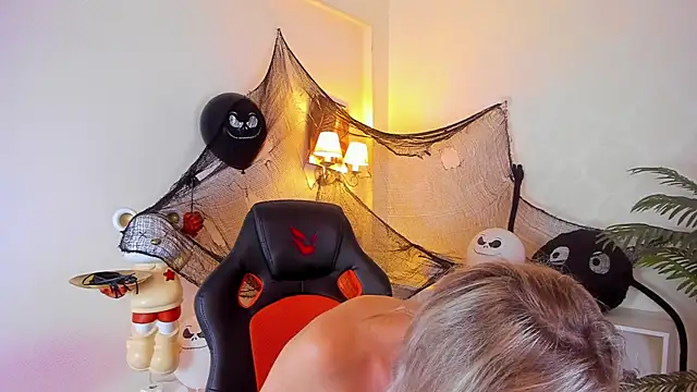 Snapshot of AriFleow chatting on October 28, 2025, 11:47 am AriFleow online show from October 28, 2025, 11:47 am