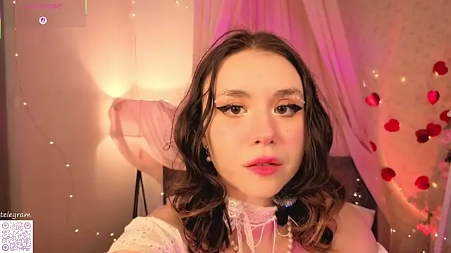 lilly Cherry  online show from May 28, 2026, 11:18 am