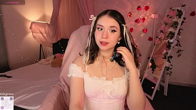 lilly Cherry  online show from June 25, 2026, 11:37 am