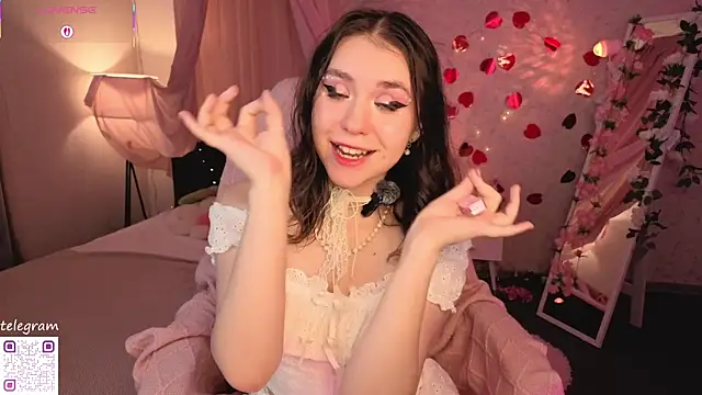 lilly Cherry  online show from July 3, 2026, 11:27 am