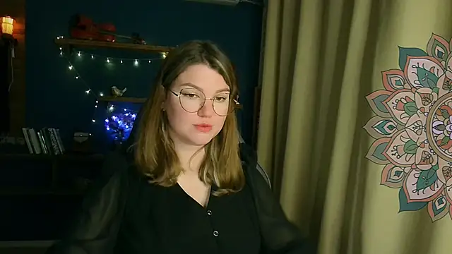 VioletteWay online show from November 3, 2025, 4:41 pm