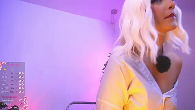 catalina  lovers online show from December 18, 2025, 5:08 pm