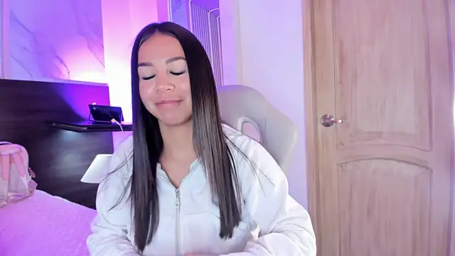 Snapshot of Violet_spencer chatting on February 8, 2025, 5:50 pm Violet spencer online show from February 8, 2025, 5:50 pm