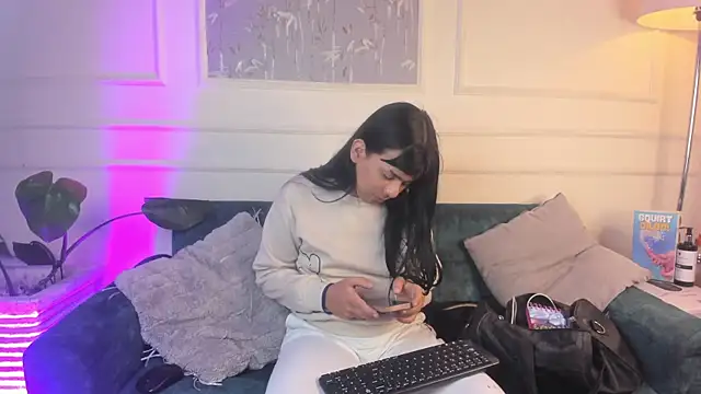 yossi peach cute online show from April 27, 2026, 6:17 pm