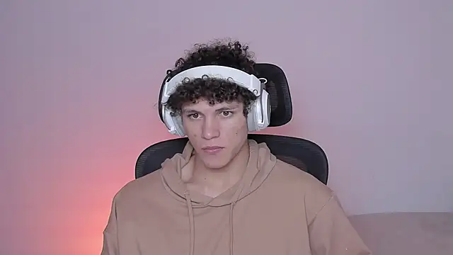 laurent nova online show from October 8, 2025, 5:05 am