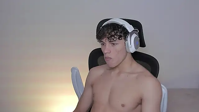 laurent nova online show from October 9, 2025, 4:54 am