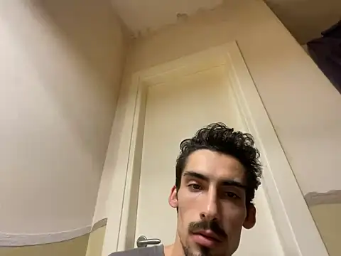 Snapshot of LamponaeFoglia3 chatting on December 17, 2024, 4:11 pm LamponaeFoglia3 online show from December 17, 2024, 4:11 pm