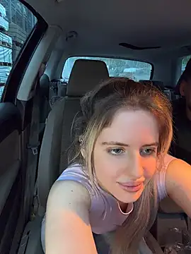 Snapshot of Holly-Glamour chatting on June 11, 2026, 2:53 am Holly-Glamour online show from June 11, 2026, 2:53 am