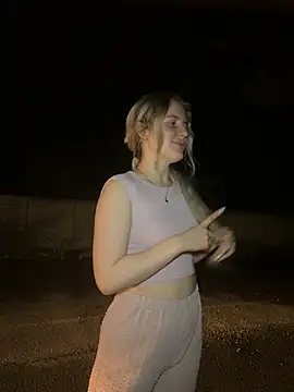 Holly-Glamour online show from June 27, 2026, 10:26 pm