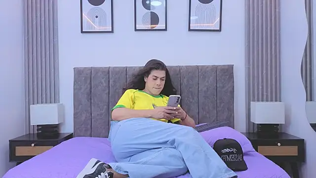 Luciana Ortiz1 online show from June 24, 2026, 7:35 pm