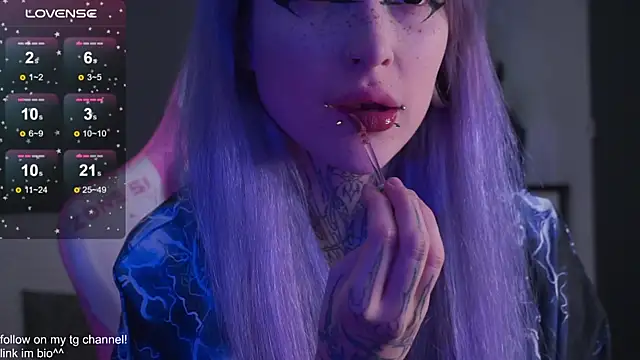 Snapshot of fraulein_mooon chatting on November 26, 2025, 2:45 am fraulein mooon online show from November 26, 2025, 2:45 am