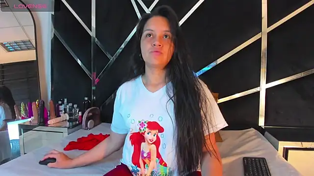 Snapshot of Ivanna18_x chatting on October 14, 2025, 3:40 am Ivanna18 x online show from October 14, 2025, 3:40 am