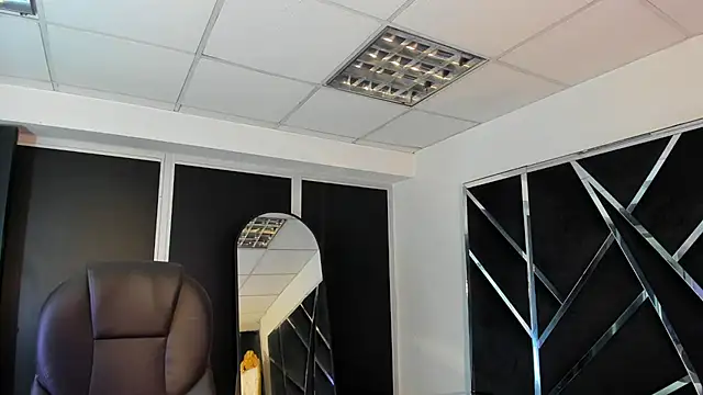 Snapshot of Ivanna18_x chatting on November 16, 2025, 3:45 am Ivanna18 x online show from November 16, 2025, 3:45 am