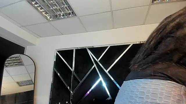 Snapshot of Ivanna18_x chatting on November 19, 2025, 4:23 am Ivanna18 x online show from November 19, 2025, 4:23 am