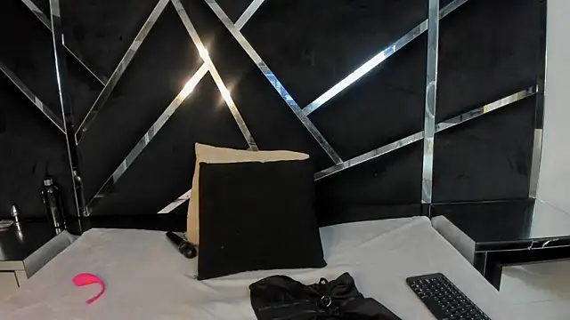 Snapshot of Ivanna18_x chatting on November 20, 2025, 4:12 am Ivanna18 x online show from November 20, 2025, 4:12 am