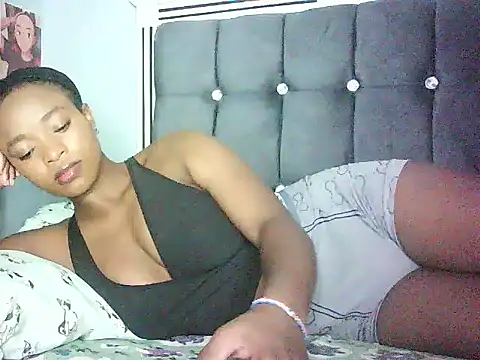 Snapshot of Cryaluna chatting on May 21, 2026, 5:58 am Cryaluna online show from May 21, 2026, 5:58 am
