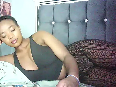 Snapshot of Cryaluna chatting on May 23, 2026, 7:35 am Cryaluna online show from May 23, 2026, 7:35 am
