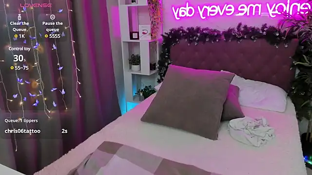 Snapshot of FeralPeach chatting on January 26, 2025, 8:57 am FeralPeach online show from January 26, 2025, 8:57 am