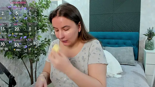 Snapshot of FeralPeach chatting on February 14, 2025, 5:09 am FeralPeach online show from February 14, 2025, 5:09 am