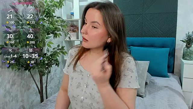 Snapshot of FeralPeach chatting on February 14, 2025, 8:10 am FeralPeach online show from February 14, 2025, 8:10 am