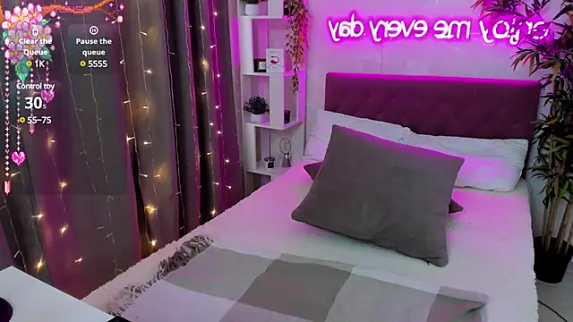 Snapshot of FeralPeach chatting on March 8, 2025, 9:28 am FeralPeach online show from March 8, 2025, 9:28 am