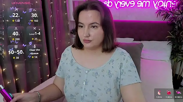 Snapshot of FeralPeach chatting on September 18, 2025, 4:03 am FeralPeach online show from September 18, 2025, 4:03 am