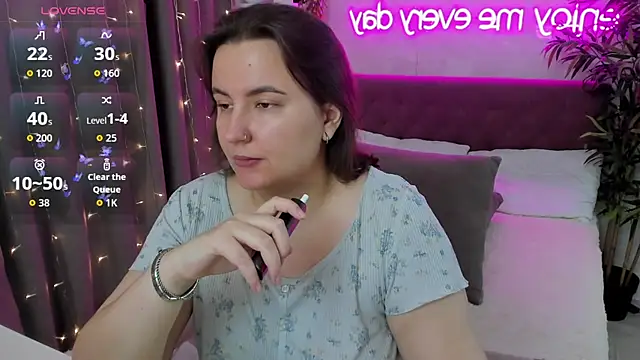 Snapshot of FeralPeach chatting on September 21, 2025, 3:41 am FeralPeach online show from September 21, 2025, 3:41 am