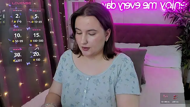 Snapshot of FeralPeach chatting on November 2, 2025, 6:16 am FeralPeach online show from November 2, 2025, 6:16 am