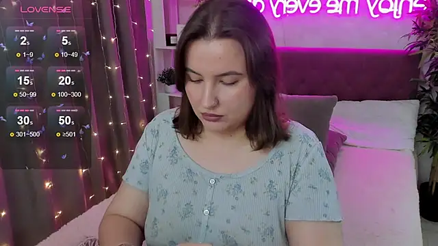 Snapshot of FeralPeach chatting on November 12, 2025, 5:08 am FeralPeach online show from November 12, 2025, 5:08 am