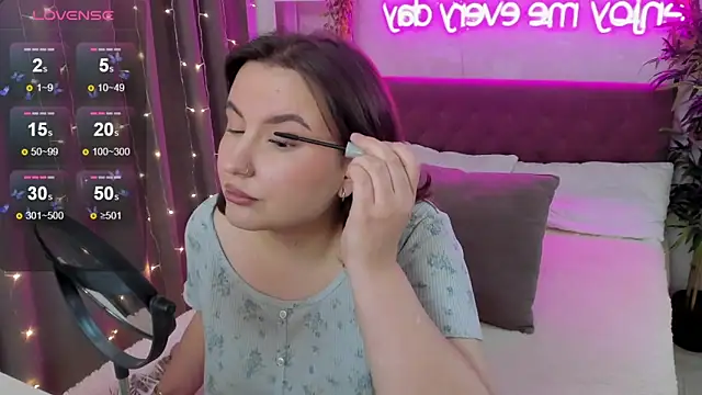 Snapshot of FeralPeach chatting on November 14, 2025, 4:55 am FeralPeach online show from November 14, 2025, 4:55 am