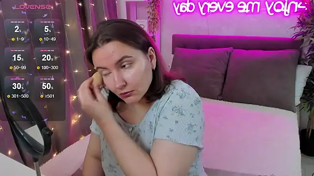 Snapshot of FeralPeach chatting on November 23, 2025, 6:13 am FeralPeach online show from November 23, 2025, 6:13 am