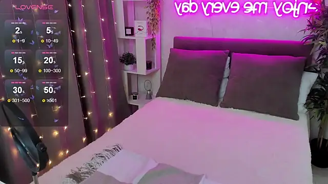 Snapshot of FeralPeach chatting on November 27, 2025, 3:52 am FeralPeach online show from November 27, 2025, 3:52 am