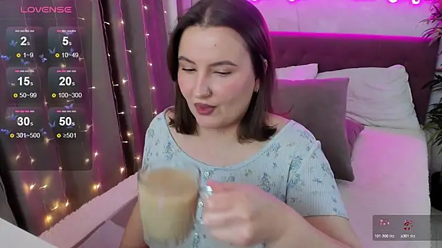 Snapshot of FeralPeach chatting on November 29, 2025, 5:10 am FeralPeach online show from November 29, 2025, 5:10 am