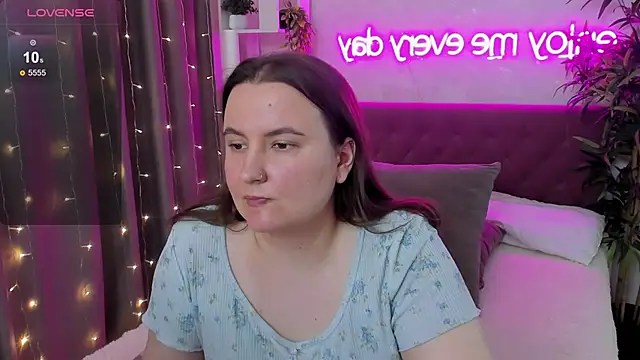 Snapshot of FeralPeach chatting on May 16, 2026, 7:38 am FeralPeach online show from May 16, 2026, 7:38 am