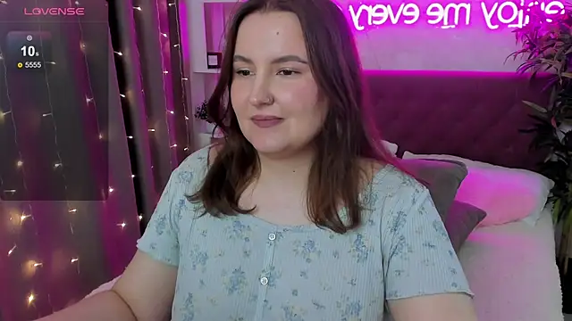 Snapshot of FeralPeach chatting on May 30, 2026, 7:49 am FeralPeach online show from May 30, 2026, 7:49 am