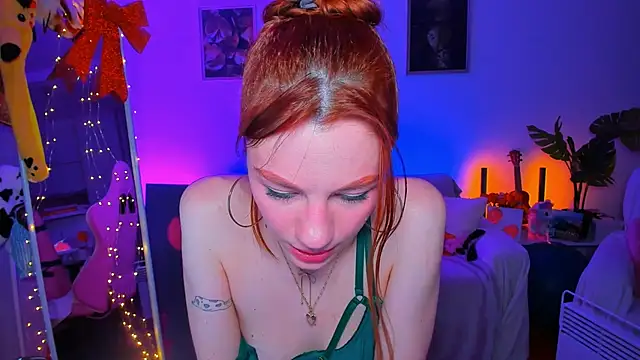 Snapshot of Alyssa_Smitt chatting on February 17, 2025, 1:36 am Alyssa Smitt online show from February 17, 2025, 1:36 am
