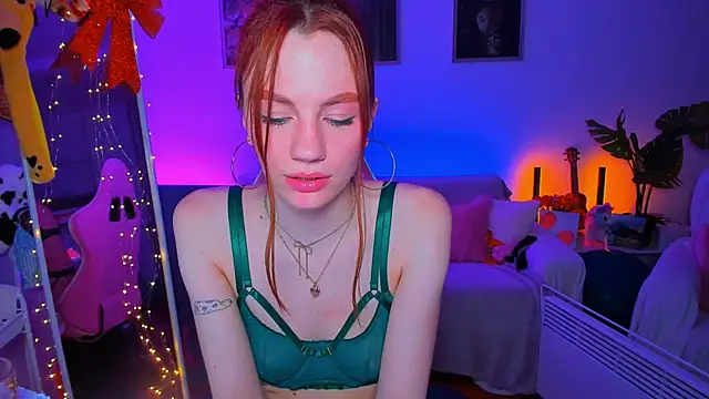 Snapshot of Alyssa_Smitt chatting on February 19, 2025, 7:39 am Alyssa Smitt online show from February 19, 2025, 7:39 am