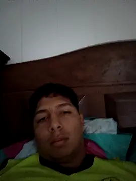 Caluis06 online show from May 12, 2026, 4:04 pm