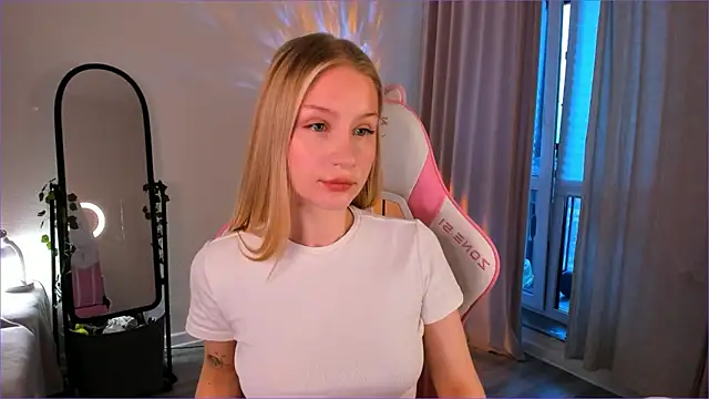 Eva Davi online show from March 9, 2026, 3:16 pm