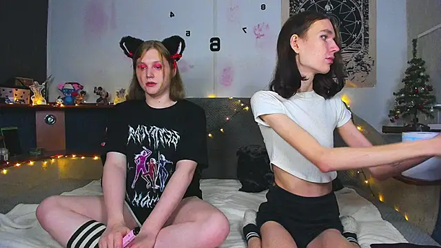 Snapshot of Calvin_and_Kevin chatting on January 17, 2025, 5:51 pm Calvin and Kevin online show from January 17, 2025, 5:51 pm