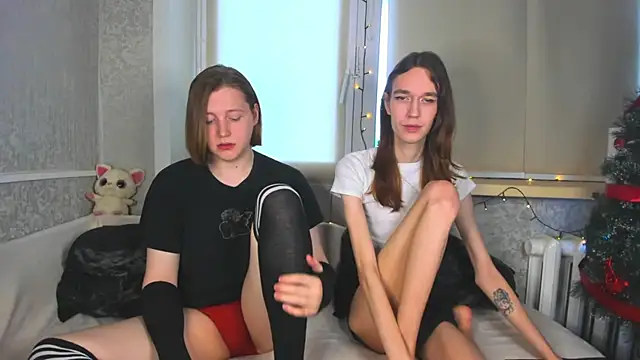 Snapshot of Calvin_and_Kevin chatting on December 17, 2025, 5:46 am Calvin and Kevin online show from December 17, 2025, 5:46 am