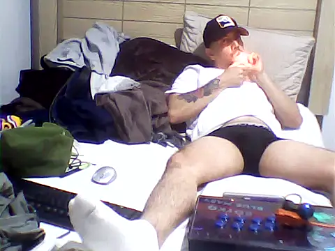 Snapshot of Terry_Bogardd chatting on December 19, 2025, 5:36 am Terry Bogardd online show from December 19, 2025, 5:36 am