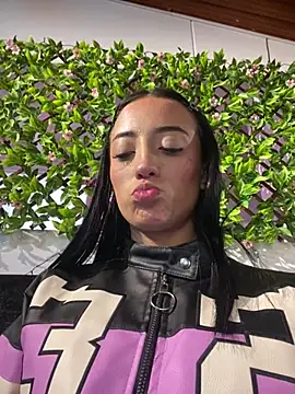 Ady 18 online show from February 25, 2025, 9:46 pm