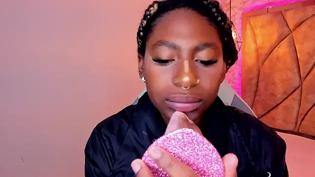 Snapshot of Queen_perla_ chatting on January 11, 2025, 11:45 am Queen perla online show from January 11, 2025, 11:45 am